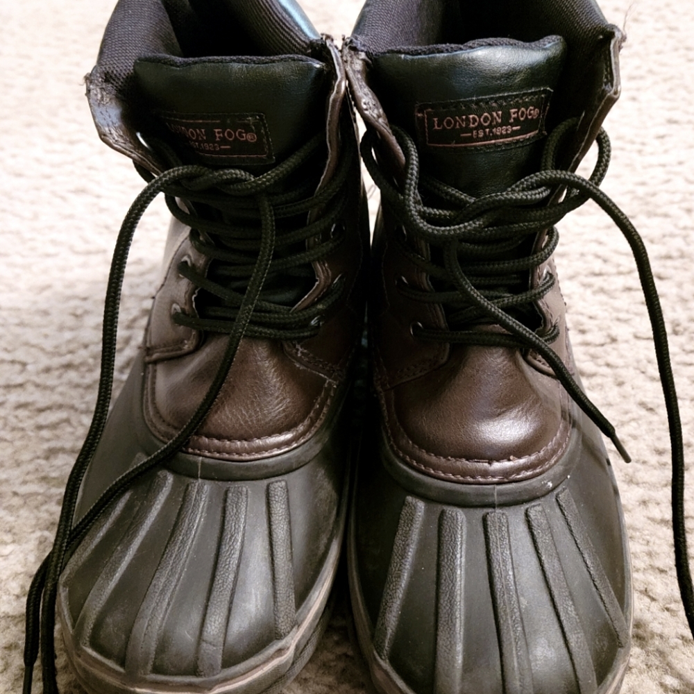 EUC - Boys London Fog winter boots. Side 4.